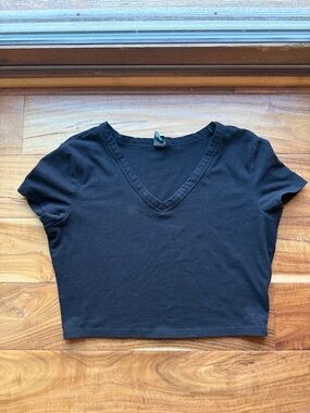 wild fable Black V-Neck Cropped Tee